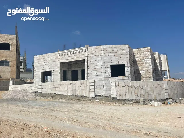165 m2 3 Bedrooms Townhouse for Sale in Zarqa Al-Misfat st.