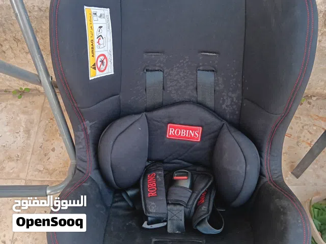 كرسي أطفال للسياره بحاله ممتازه لكن القفل خربان وكرسي عالي ولعبة أطفال بحاله ممتازه