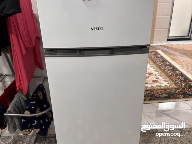 ثلاجه فستل للبيع مطبخ كولش نظيفه اخت الجديده