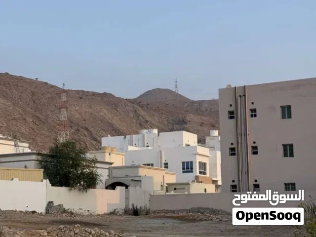 فرصة مميزة بموقع له طلب كبير ومرغوب  العامرات المحج مقابل الممشى وقريب من كل الخدمات