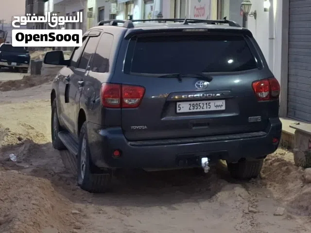 2011 تويوتا سيكويا SR 5