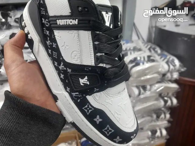 40 Sport Shoes in Casablanca