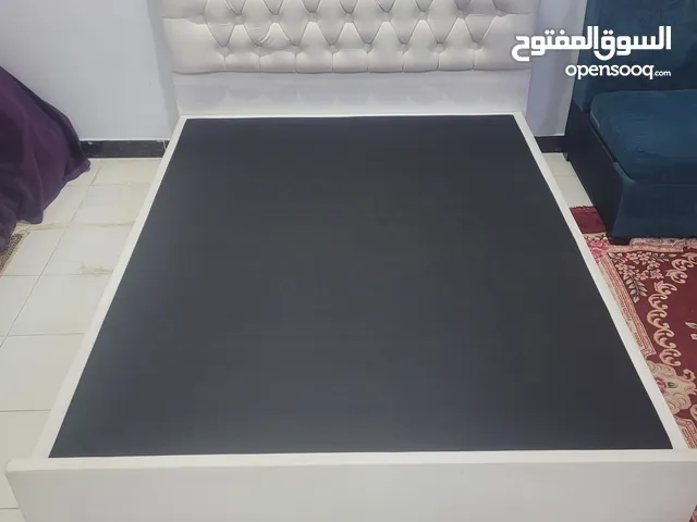 Elegant White Tufted Bed Frame for Sale - Good Condition! سرير أبيض أنيق مطرز للبيع - بحالة جيدة