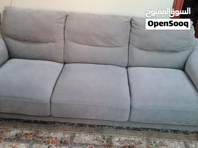 كنب من هوم سنتر استخدام خفيف اقل من سنه