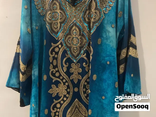 تصفية ملابس أنيقة بحالة ممتازة