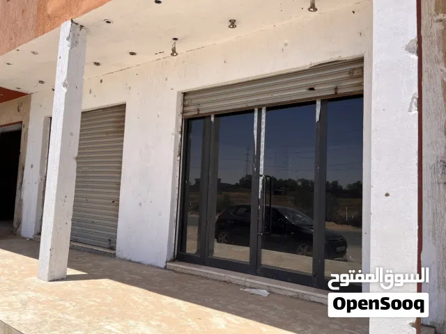 صاله للإيجار خلف الخزنات طريق المطار