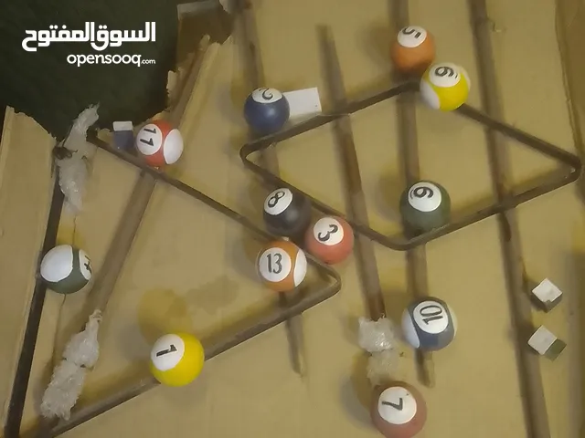 لوحة فنيه جداريه 3Dعلى شكل كرات وعصي بلياردو