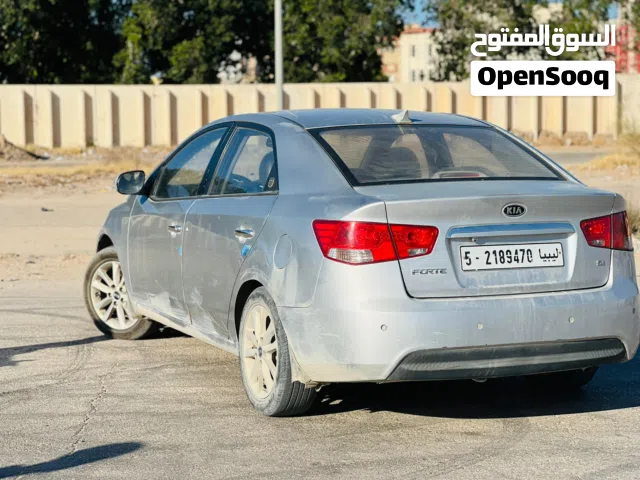 2010 كيا فورتي Standard