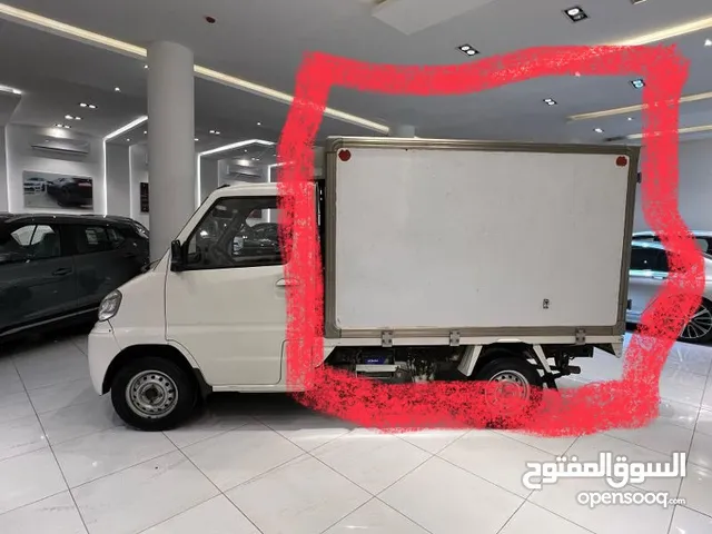 براد او صندوق سمك نظيف جداً