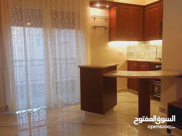 شقة مفروشه سوبر ديلوكس مميزه، فى منطقة الرابيه، دخلة كلية طلال ابو غزاله، مقابل كافيه بلموندو.