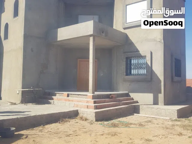 دار من طابقين للبيع في العامره صفاقس