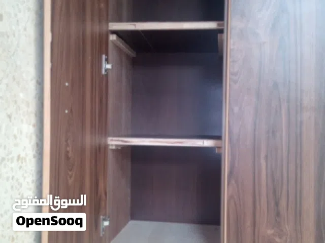 خزانة زان نظيفة بدون خدش من الخارج سعرها جدا ممتازز 65 قابل للتفاوض المكان زرقاء الهاشمية