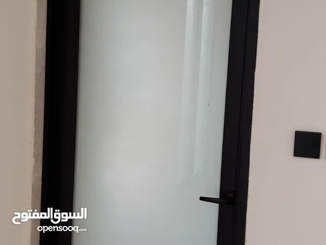 فني المنيوم صيانة شبابيك وأبواب ومطابخ