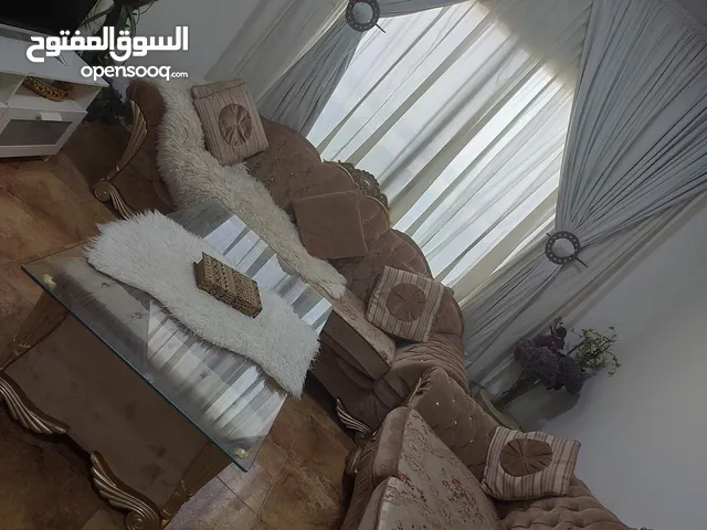 طقم جلوس نظيف البيع بسبب السفر
