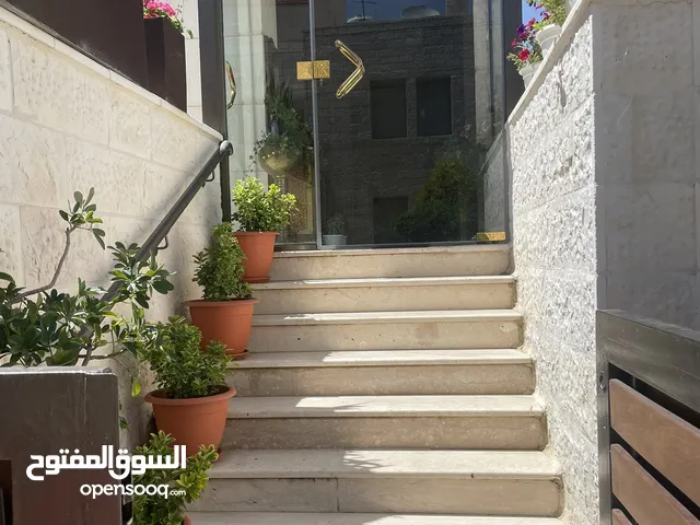 320 m2 5 Bedrooms Apartments for Sale in Amman Um Uthaiena