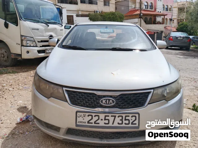 2012, كيا, سيراتو, Standard