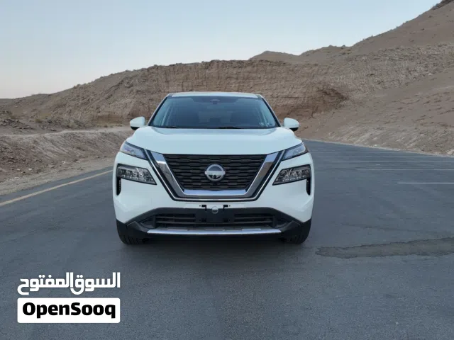 نيسان روج الشكل الجديد نظيف جدا بحالة الوكالة للبيع