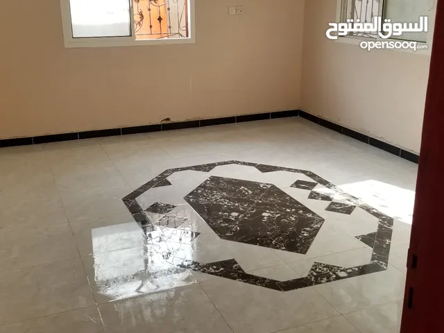 255 m2 3 Bedrooms Apartments for Rent in Al Mukalla Other