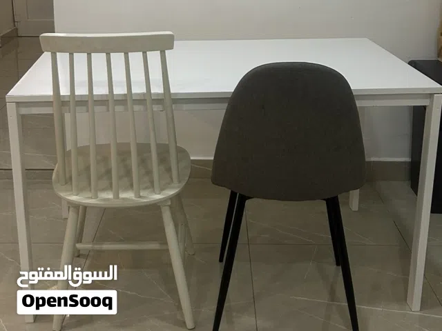 طاوله طعام + 2 كرسي مختلف