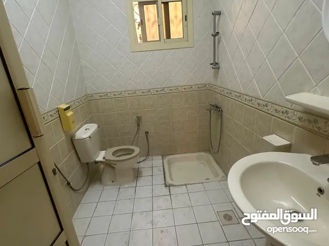 الايجار شقه ارضيه راقيه في سند
