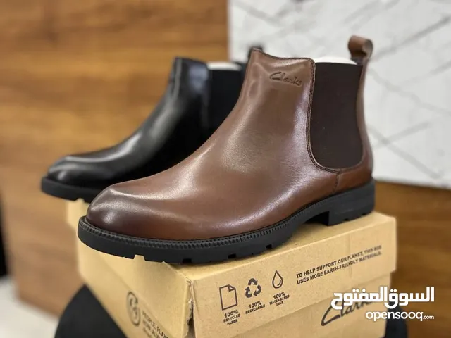حذاء Clarks الجلد الطبيعي، هتجمع بين الشياكة وجودة التفاصيل في تصميم يليق بمكانتك.صناعه فيتنامي