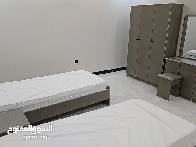 غرفتين نوم رئيسية وأطفال كاملة شبه جديد