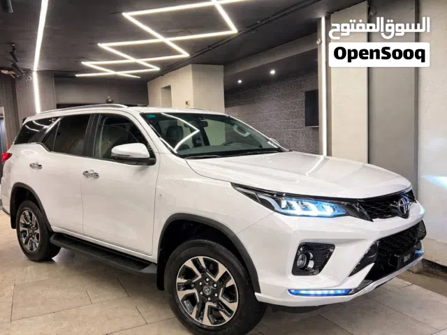 Toyota fortuner sport  4WD Model 2027 Zero  7 seats  4000 cc.    V6 235hp جنوط 18 انش شاشه 8 انش كرا