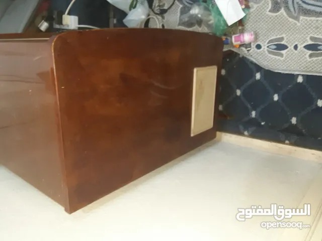 بيكم قديم جدا صناعة انكليزي عمره 100سنة نظيف شبه اثري راديو واسطوانات معاه 2500$