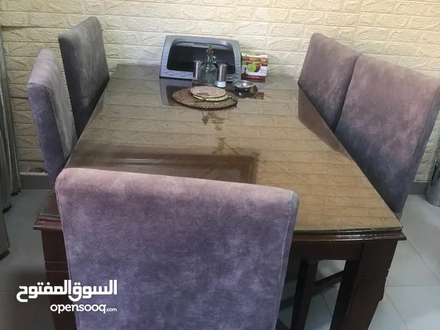 طاولة سفرة خشب تفصيل  و4 كراسي للبيع