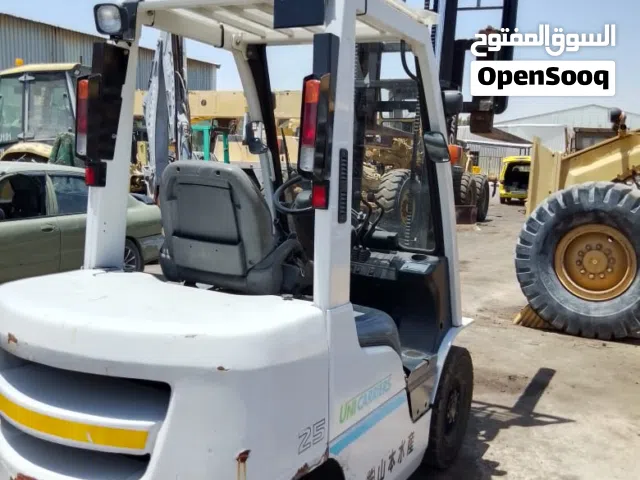 تأجير الرافعات الشوكيه وتنزيل جميع انواع البضائع وتأجير يومي وشهري