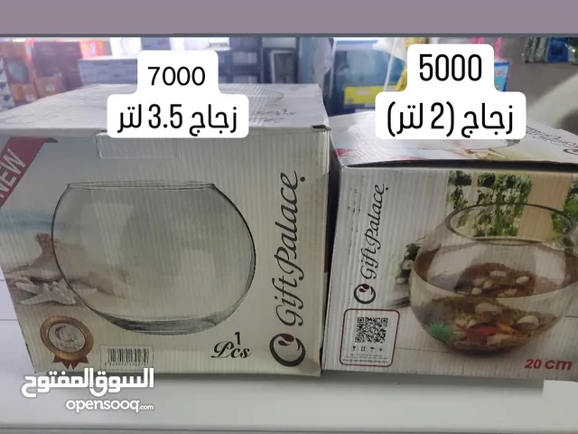 حوض أسماك زجاج ويتوفر أسماك