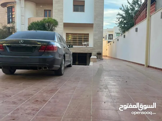 400 m2 More than 6 bedrooms Villa for Rent in Tripoli Al-Sabaa