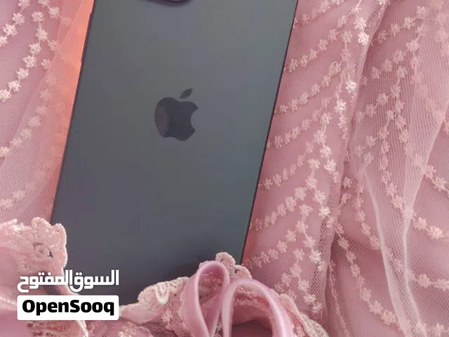 ايفون 15 أسود مستعمل بحالة جيدة مع شاحن 128 جيجابايت من أبل