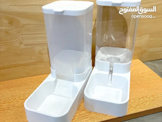 موزعات طعام وماء أوتوماتيكية للحيوانات الأليفة