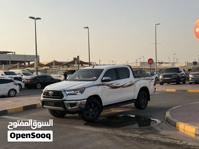 2025 تويوتا هيلوكس SR5