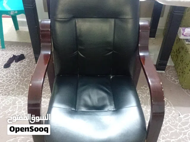 كرسي مكتب جلد ثقيل للبيع
