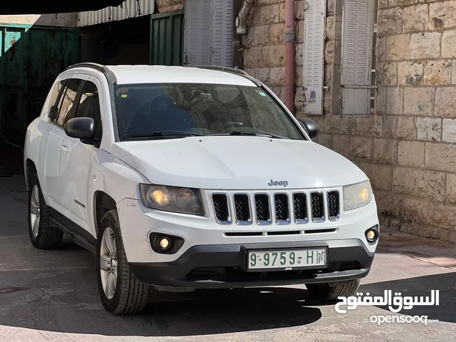 جيب كومبس ماطور 2000 بنزين اتومات انتاج 2014.   يد اولى  عداد km اصلي 164000