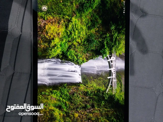 تابلت Galaxy S8 5G نظيف جداً اخو الجديد بكرتونه يجي معاه سلك شاحن فقط