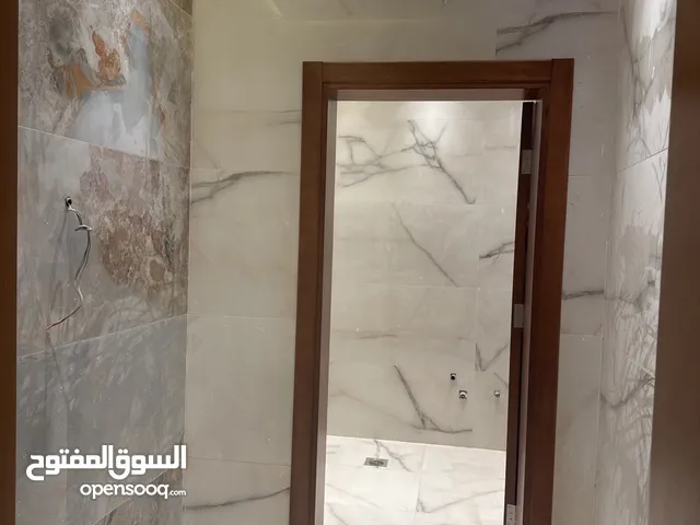 صاله ارضيه تجاريه وبيزمنت بتشطيب حديث تصلح لشركات ولعيادات ف منطقه جرابه بن عاشور