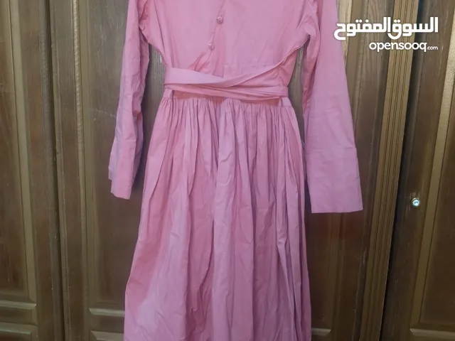 فستان طويل لون سومو