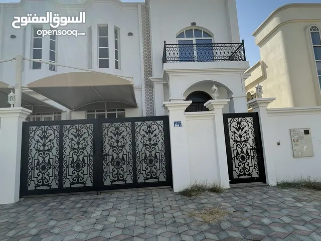 390 m2 5 Bedrooms Villa for Rent in Muscat Azaiba