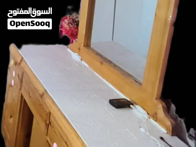 تسريحة و 2 كمدينو للبيع