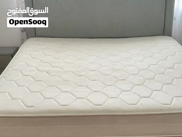 تخت مع تخزين قطعة وحدة مع فرشة مجوزة
