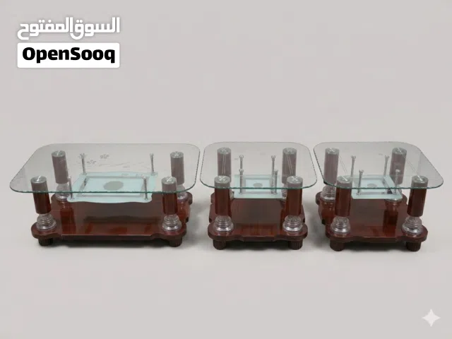 للبيع: طقم طاولات زجاجي فاخر (3 قطع) بحالة ممتازة جداً لأصحاب الذوق الرفيع، معروض للبيع طقم طاولات