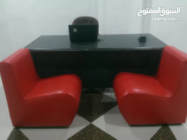 اثاث مكتبي متكامل مستخدم نظيف جدا