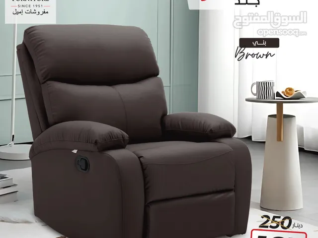 كنب ريكلاينر أنيق مصنوع من خامة الجلد سهل التنظيف وعملي،جلسة مريحة جدا ،التوصيل مجاني داخل عمان