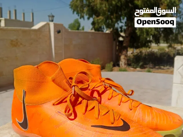بوت رياضه NIKE