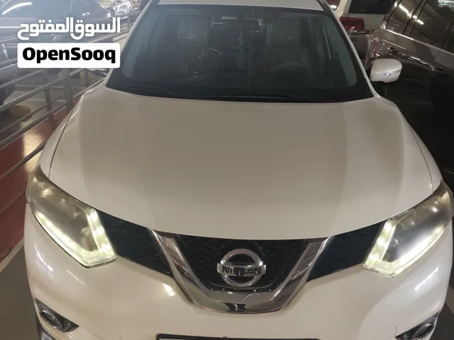 2015 نيسان X-تريل Standard