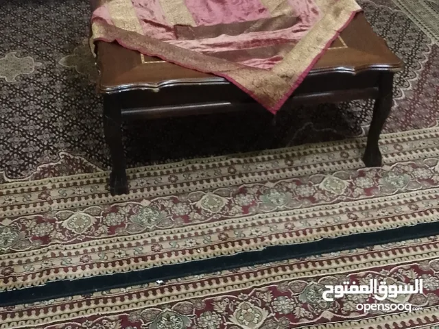 طقم جلوس مستعمل مع طقم طاولات 170 دينار قابل للتفاوض