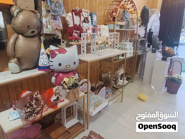 رفوف وطاولات للمكاتب او المحلات